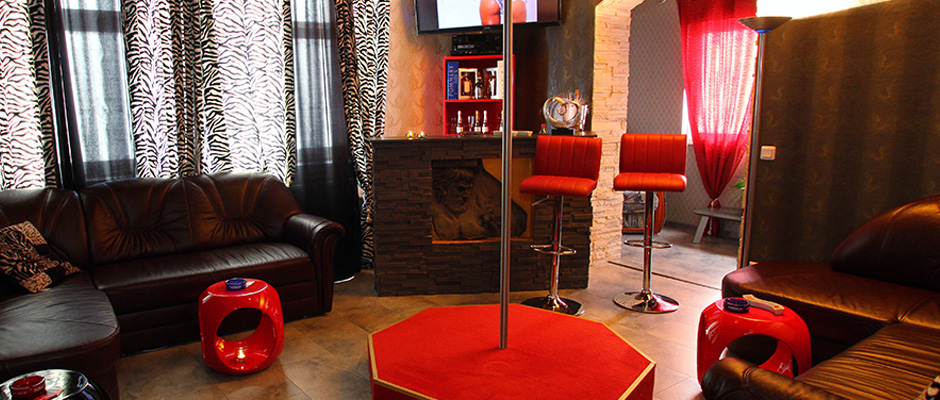 Bar, Lounge und Poledance